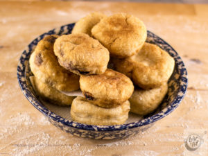 A bowl of freshly fried belyashi.