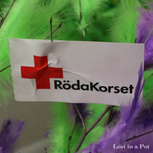 Feathers and the emblem of the Swedish Red Cross. Feathers and the emblem of the Swedish Red Cross.